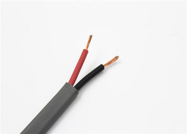 Gemelo de la envoltura gris del PVC y cable de tierra que se unen a con el conductor de cobre
